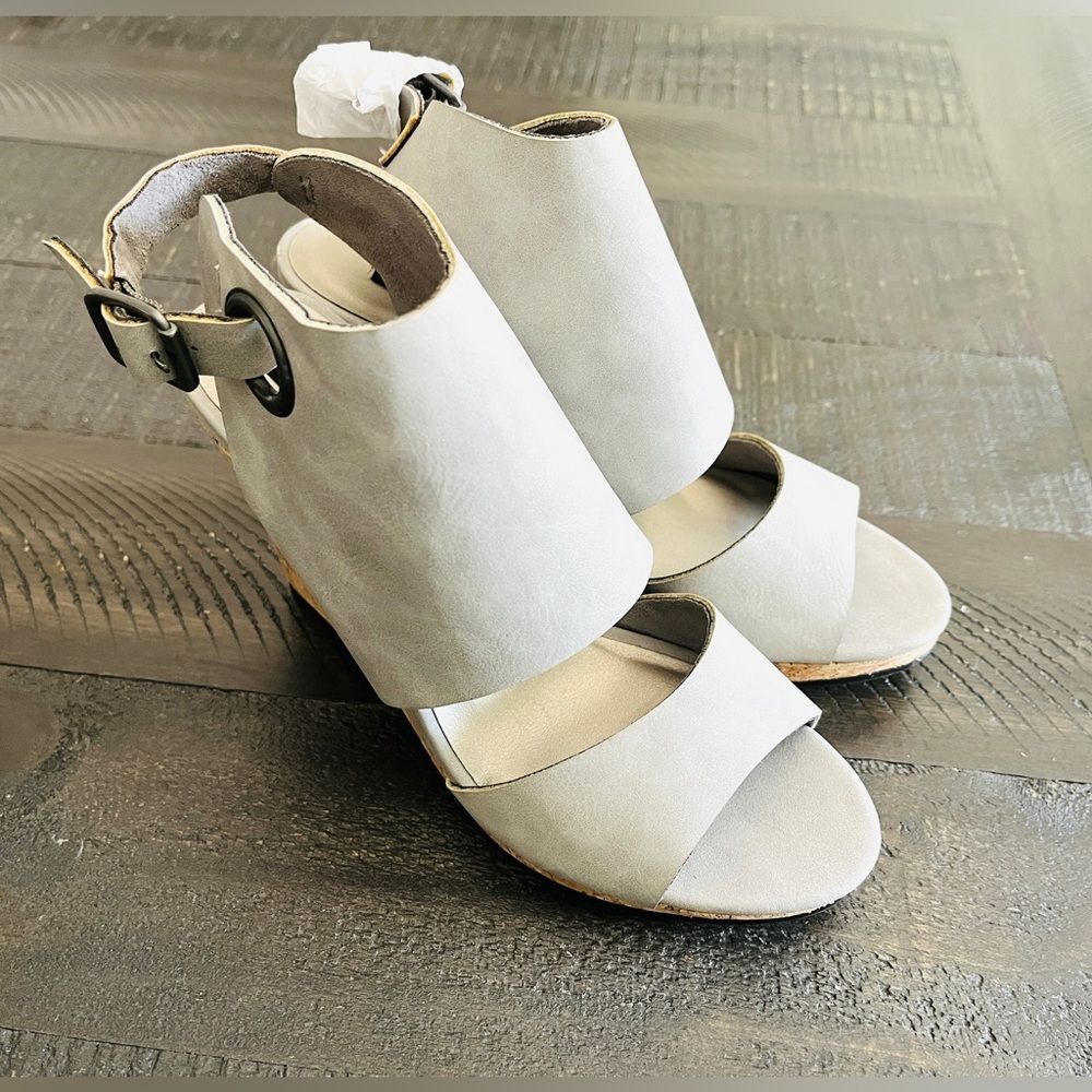 Michael Antonio Cork Wedge Sandals 6.5 NWOT Minimalist Neutral Platform